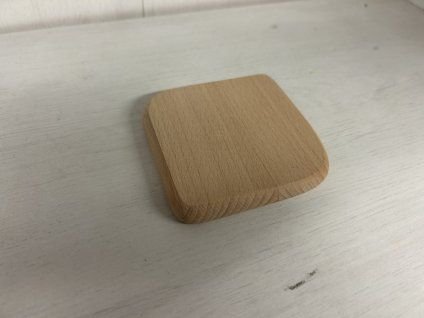 Dřevěný podtácek – světlý 9×9 cm
