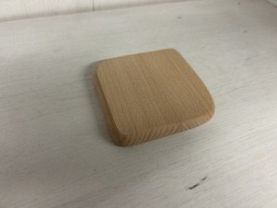 Dřevěný podtácek – světlý 9×9 cm